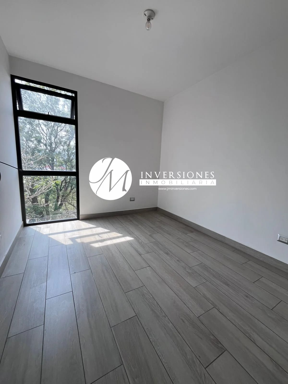 Apartamento en renta de 2 habitaciones amueblado en zona 15 - Image 3