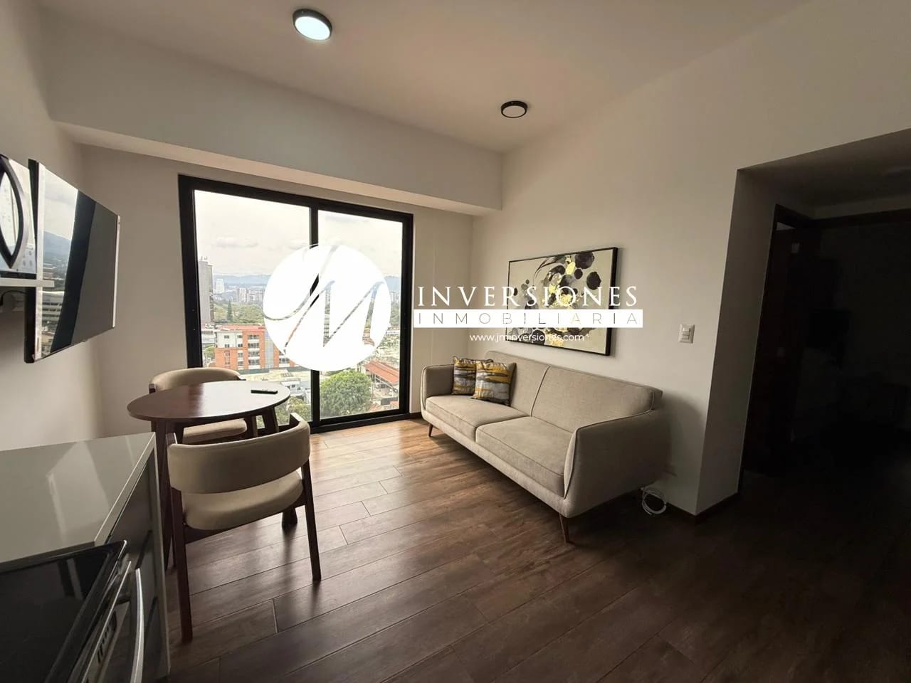 Apartamento en Renta Amueblado en zona 10 - Image 1