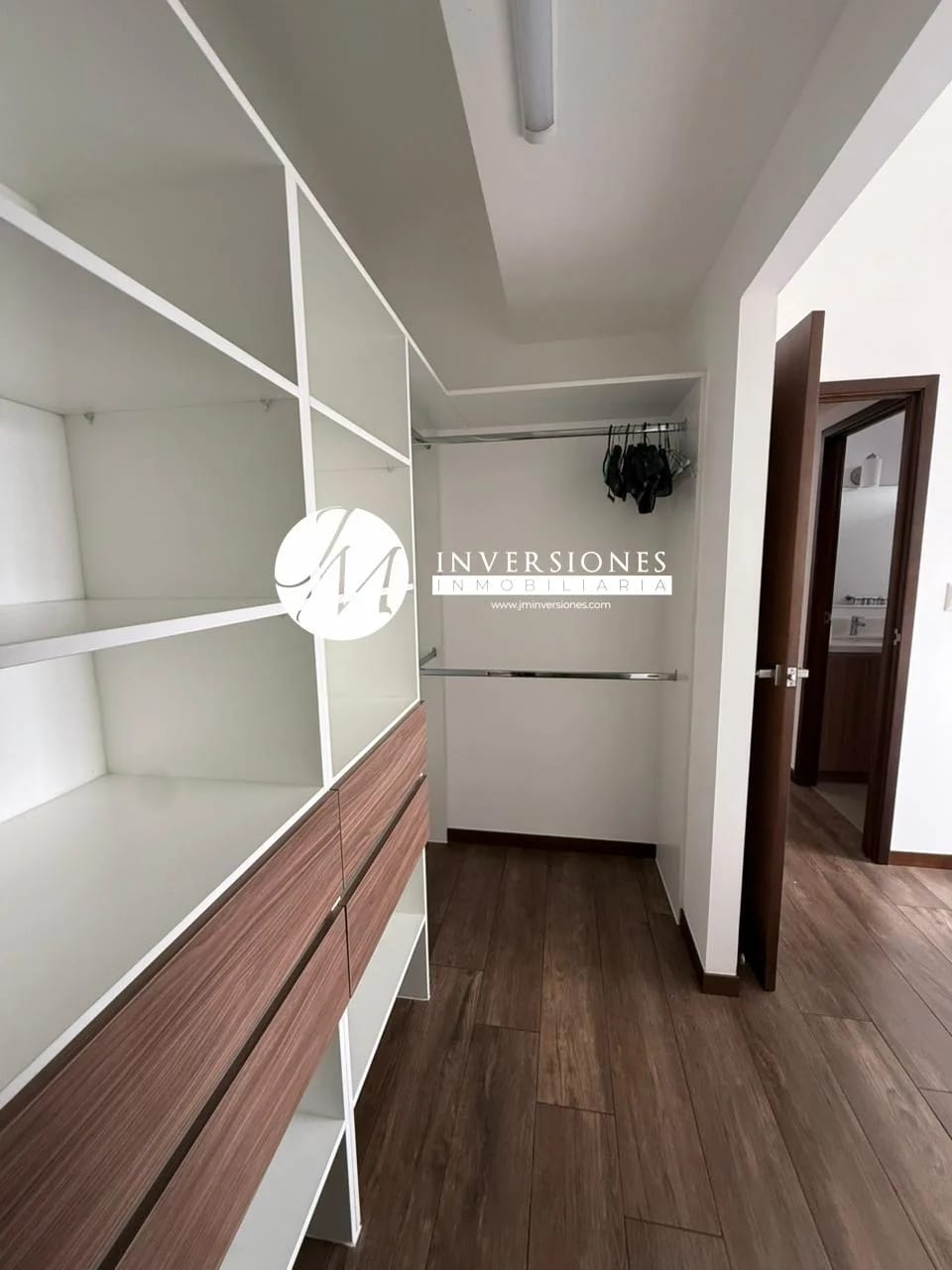 Apartamento en Renta Amueblado en zona 10 - Image 5