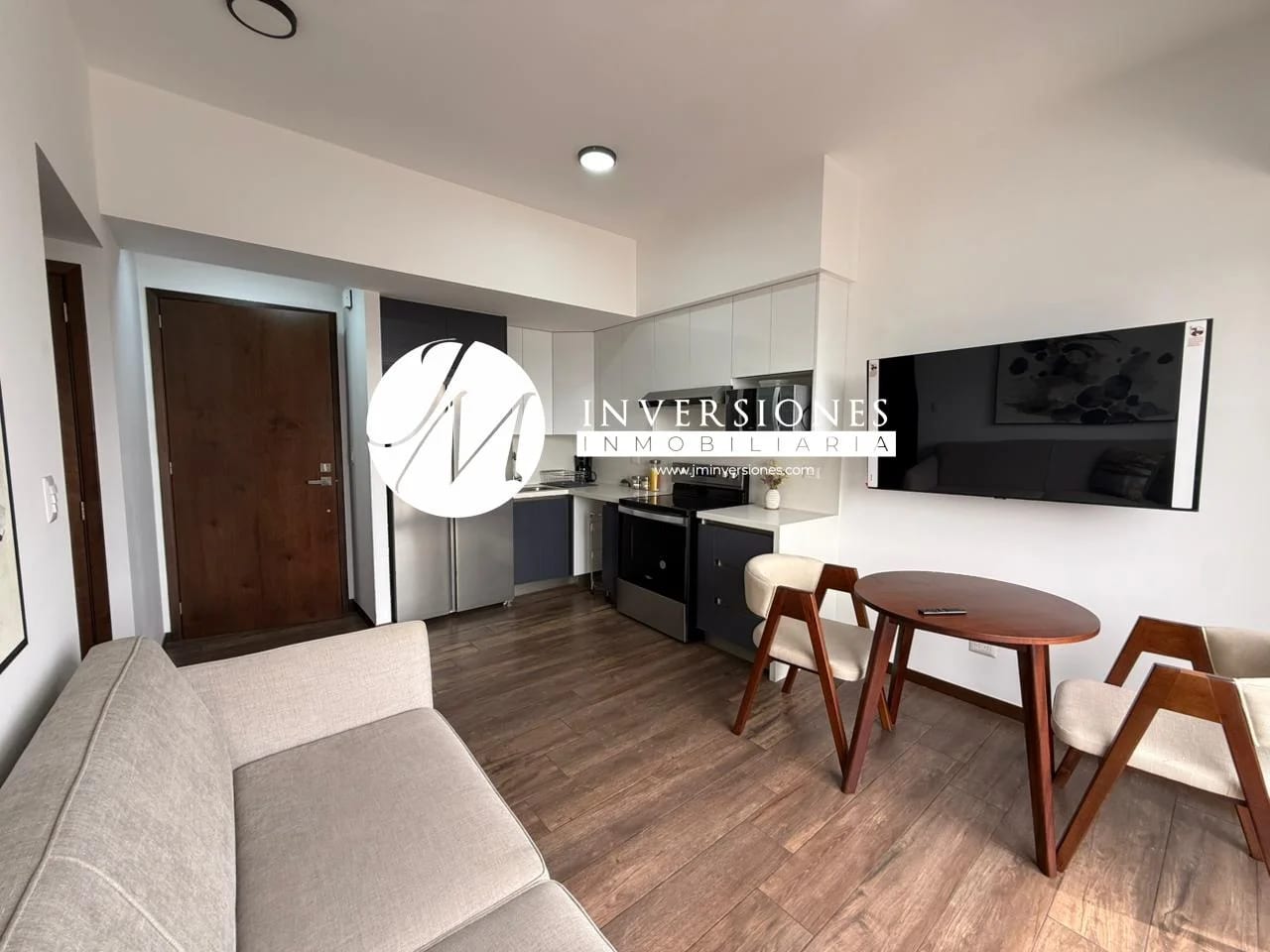 Apartamento en Renta Amueblado en zona 10 - Image 2