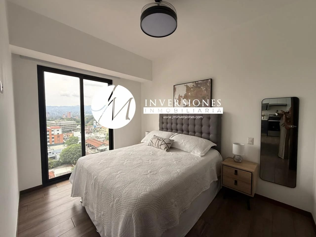 Apartamento en Renta Amueblado en zona 10 - Image 4