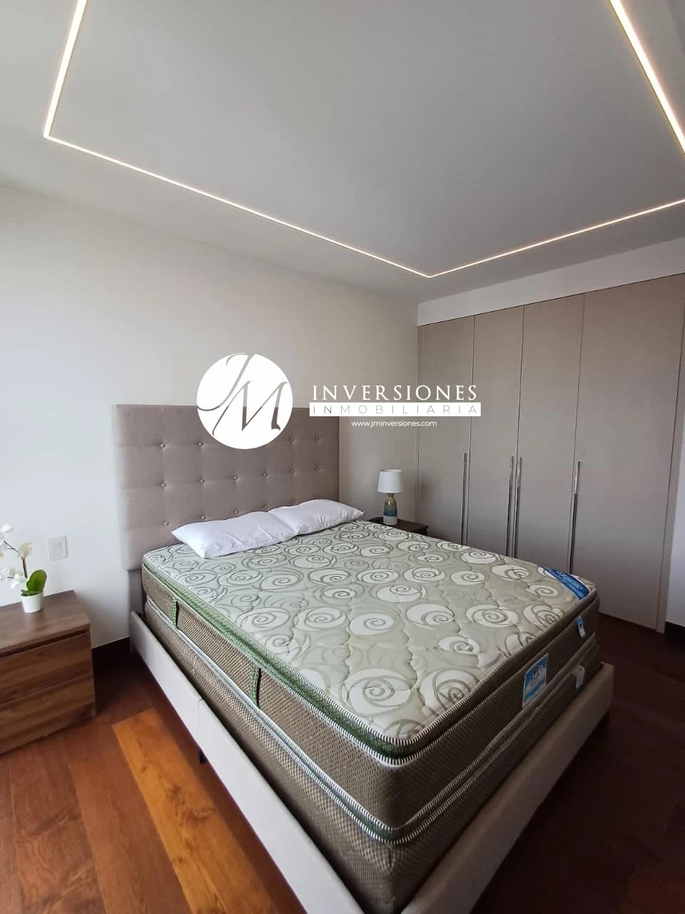Apartamento en Renta Amueblado en Zona 10 - Image 4