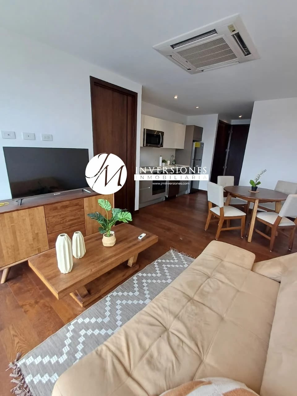 Apartamento en Renta Amueblado en Zona 10 - Image 2