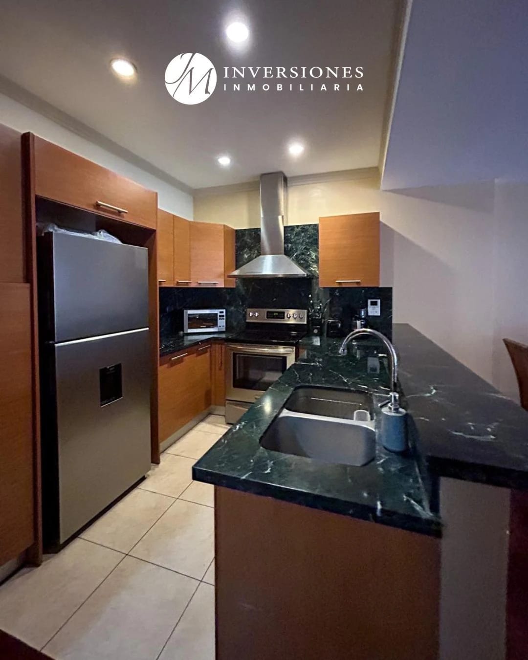Apartamento amplio de 1 dormitorio en zona 10 — Apartamento en Alquiler en Zona 10, Guatemala, Ciudad — foto 1 de 9