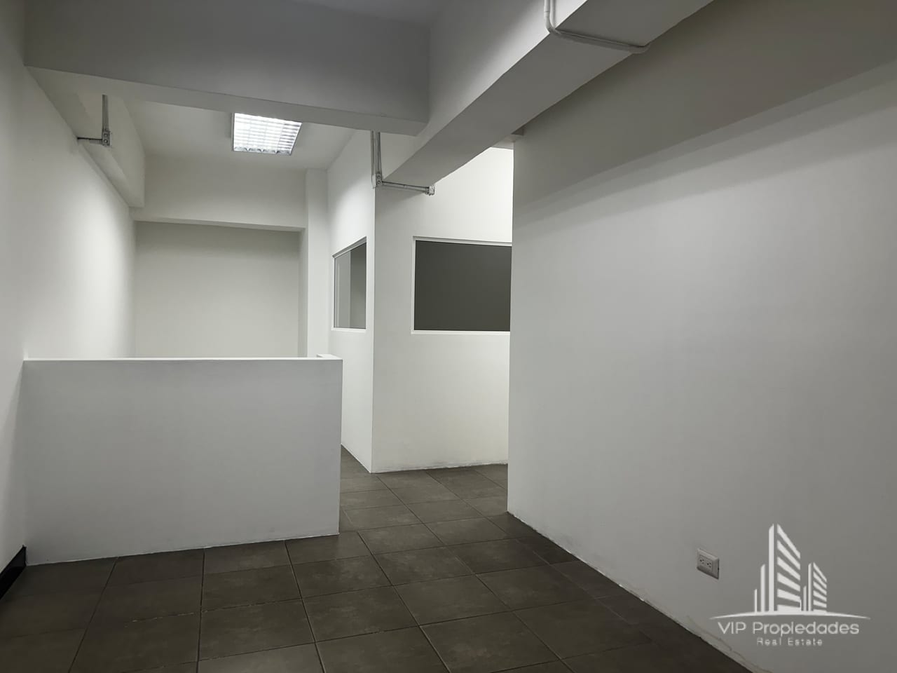 Edificio Torino 2, oficina en alquiler — Oficina en Alquiler en Torino II, Zona 10, Guatemala, Ciudad — foto 4 de 5