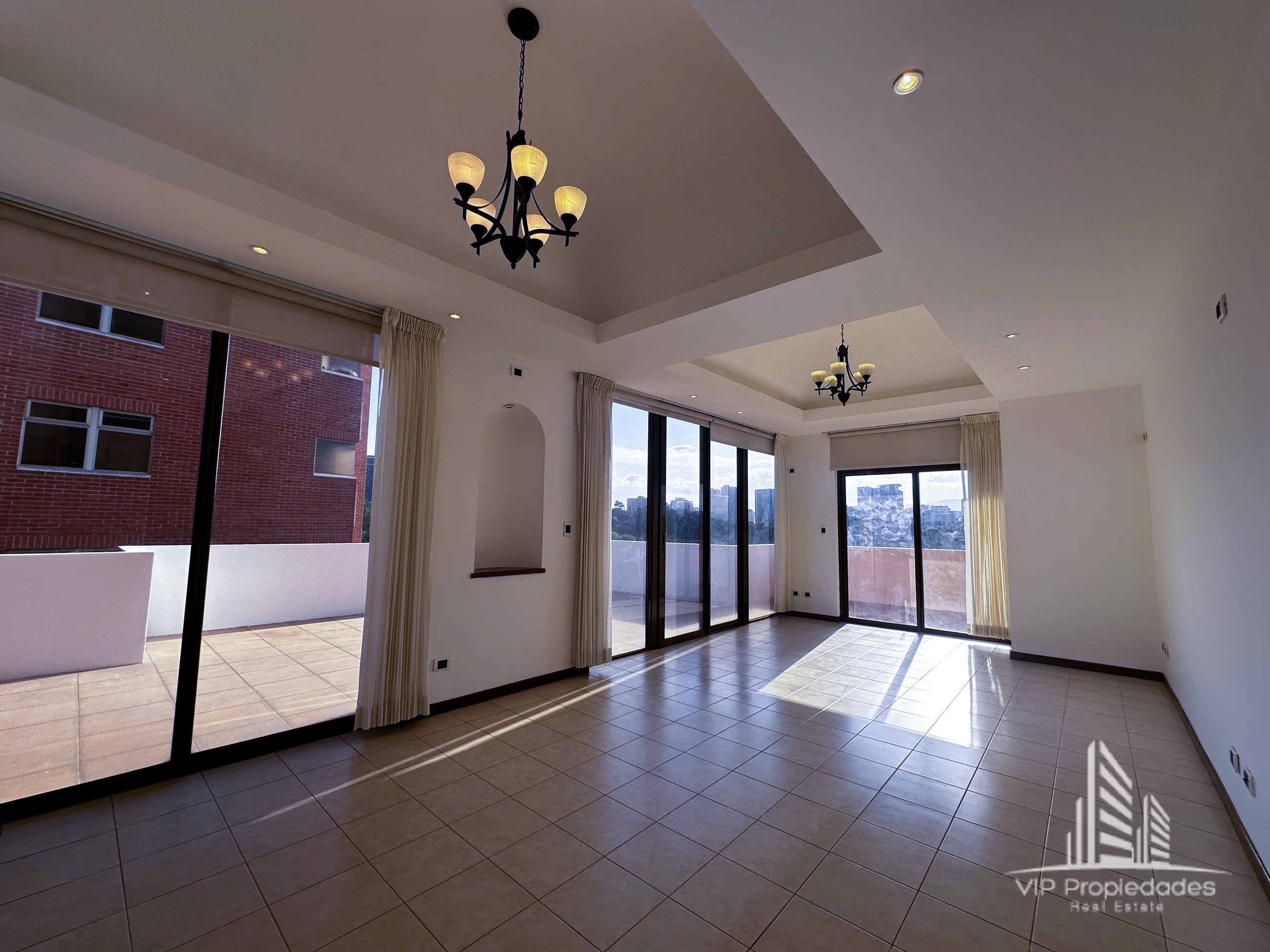 Zona 15, amplio apartamento en venta (copia) — Apartamento en Venta en El Robledal, Zona 15, Guatemala, Ciudad — foto 2 de 10