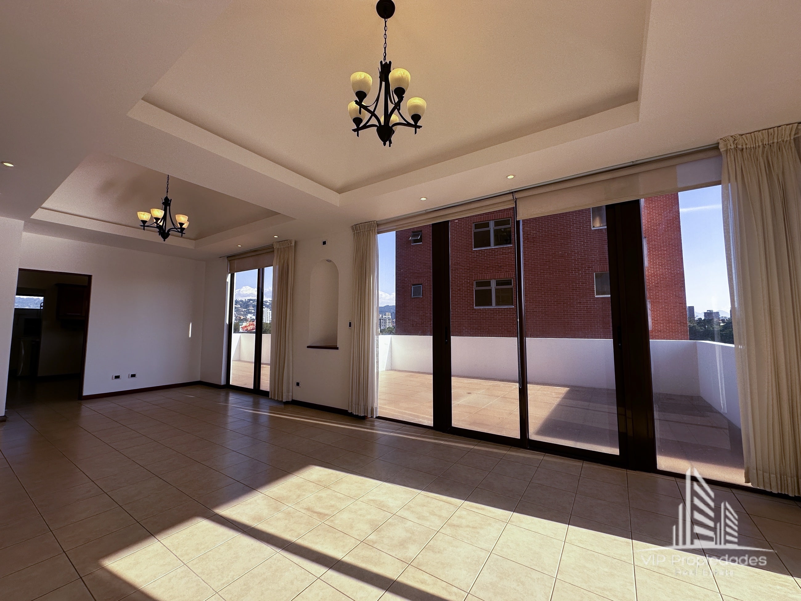 Zona 15, amplio apartamento en venta (copia) — Apartamento en Venta en El Robledal, Zona 15, Guatemala, Ciudad — foto 3 de 10