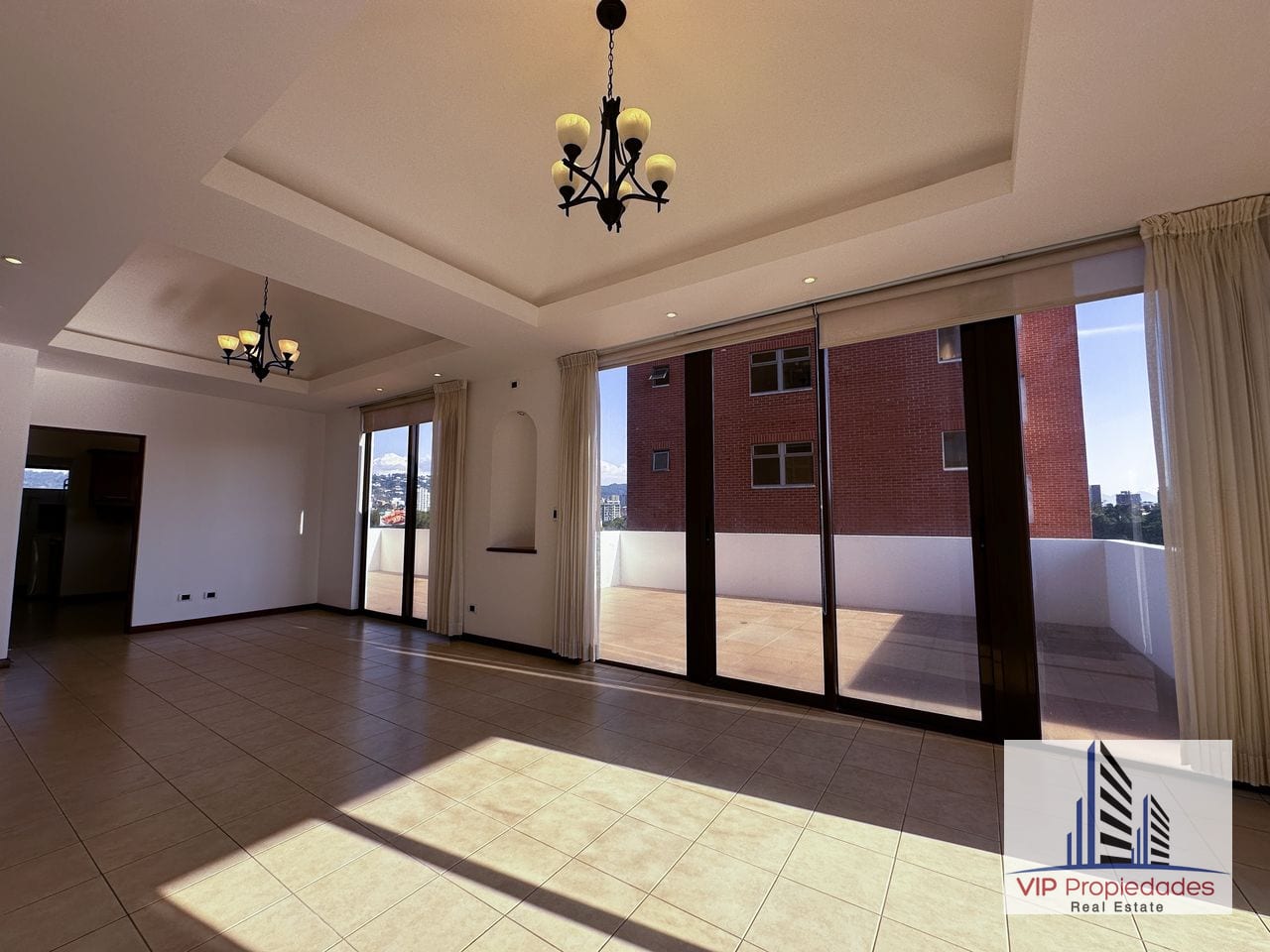 Zona 15, amplio apartamento en venta — Apartamento en Venta en El Robledal, Zona 15, Guatemala, Ciudad — foto 2 de 10