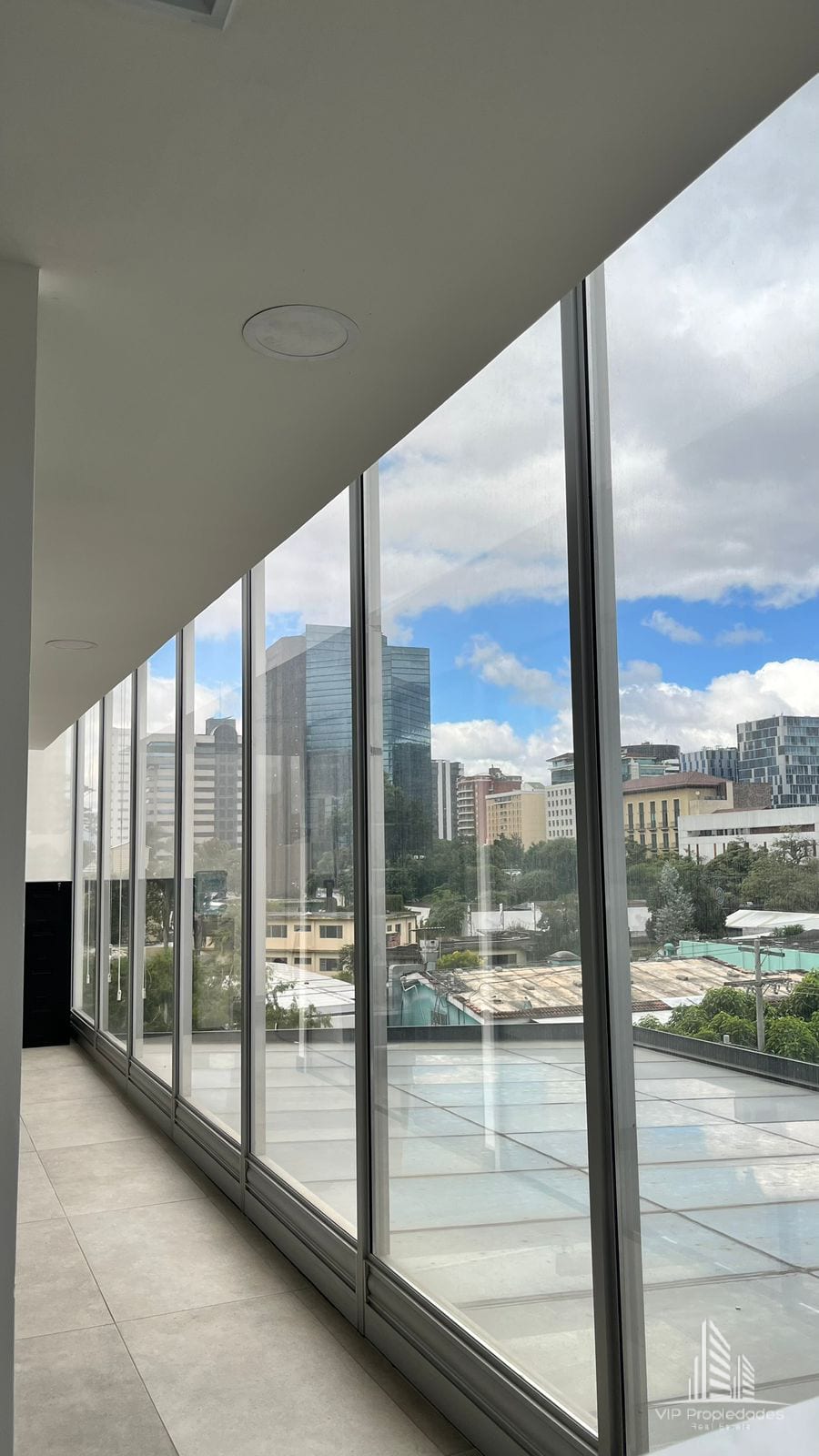 Vasanta zona 10, oficina en venta — Oficina en Venta en Vasanta, Zona 10, Guatemala, Ciudad — foto 7 de 8