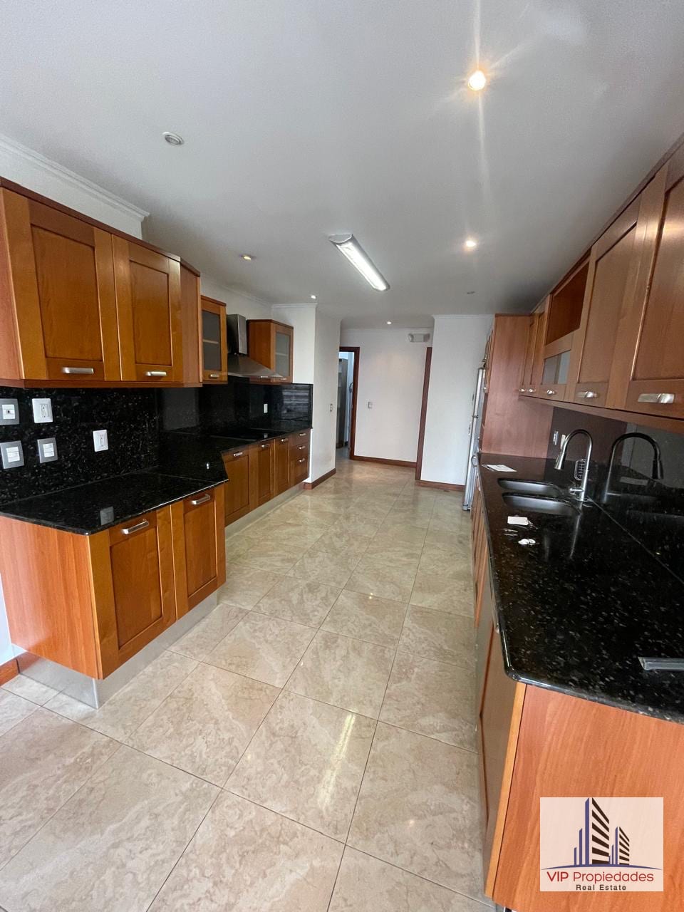 Tadeus zona 14, amplio apartamento en alquiler — Apartamento en Alquiler en Tadeus, Zona 14, Guatemala, Ciudad — foto 2 de 16