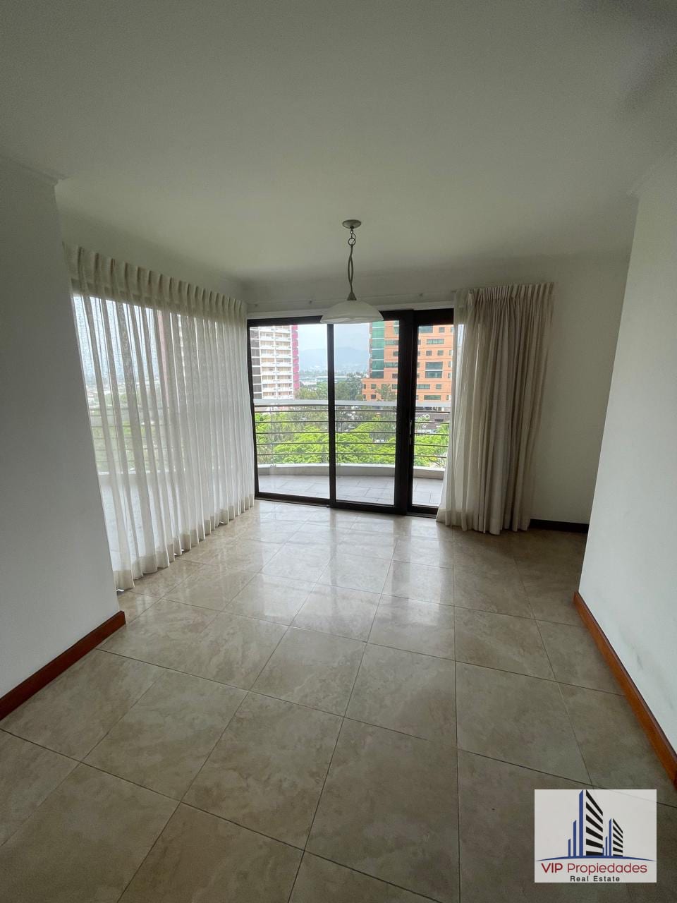 Tadeus zona 14, amplio apartamento en alquiler — Apartamento en Alquiler en Tadeus, Zona 14, Guatemala, Ciudad — foto 7 de 16
