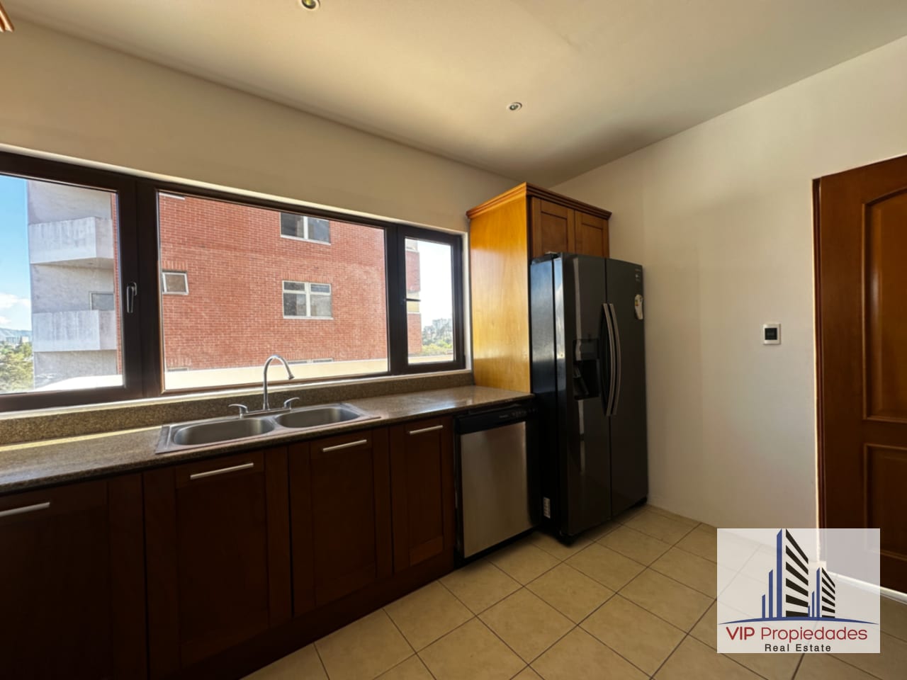 Amplio apartamento en alquiler, zona 15. — Apartamento en Alquiler en Colonia El Maestro, Zona 15, Guatemala, Ciudad — foto 4 de 8