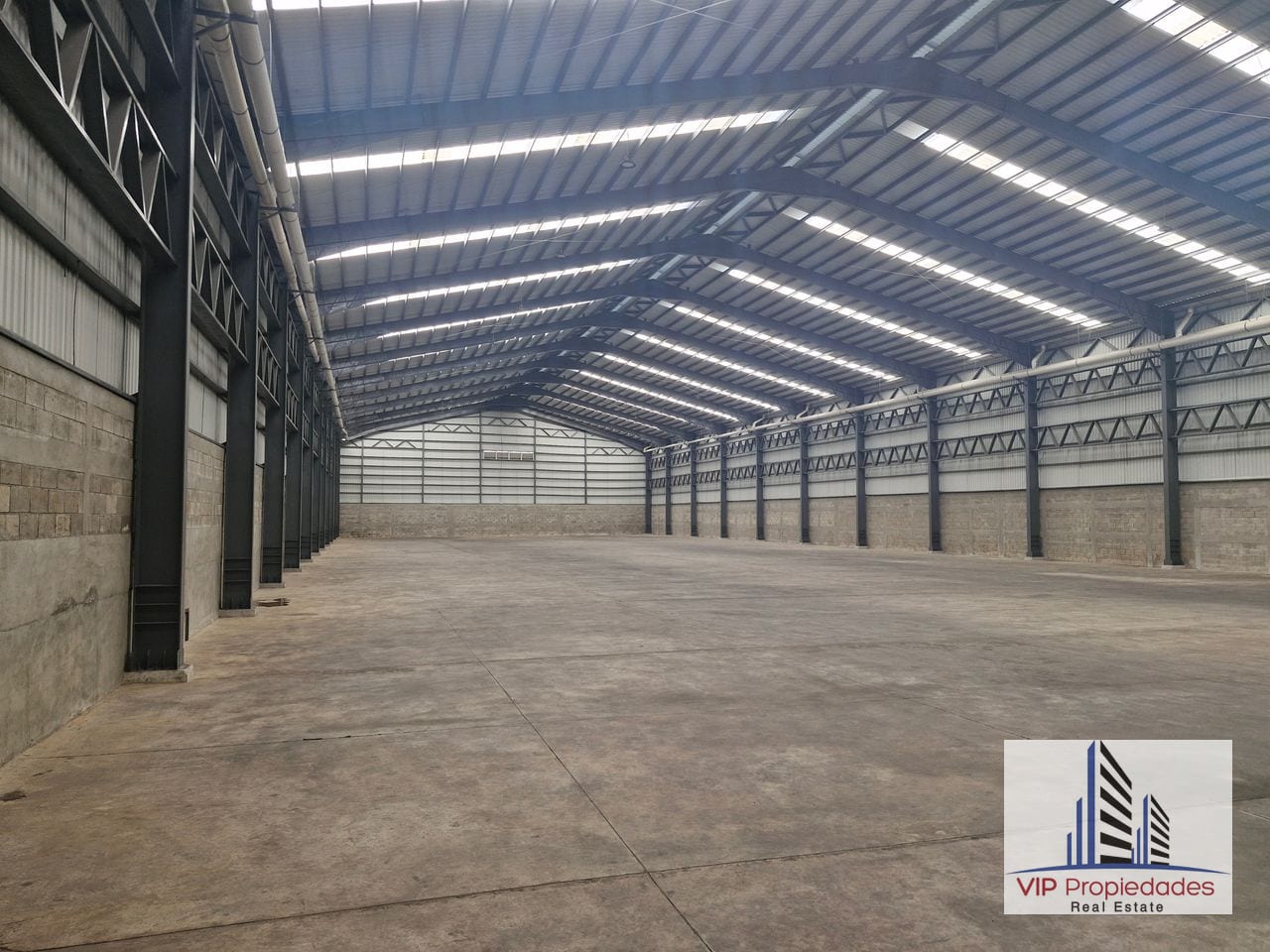 Bodega de 2,520 M² en Alquiler en Tecnopark Sobre la CA2 — Bodega / Ofibodega en Alquiler en Escuintla, Escuintla — foto 2 de 5