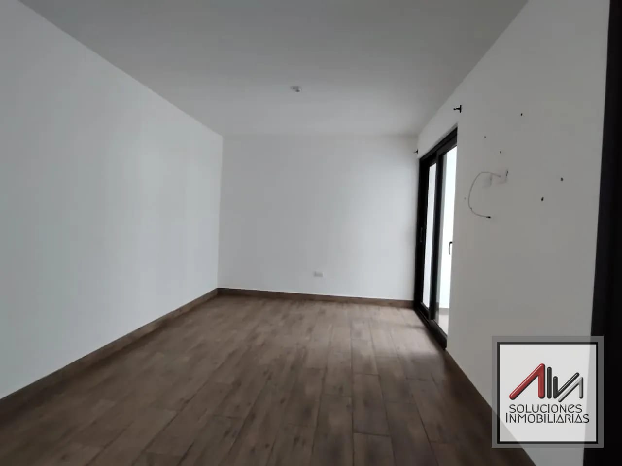 Sala Familiar — Vendo Casa en Condominio La Serena de Arrazola, Fraijanes, Guatemala — Casa en Venta en Carretera a El Salvador, Guatemala, Ciudad — foto 8 de 17
