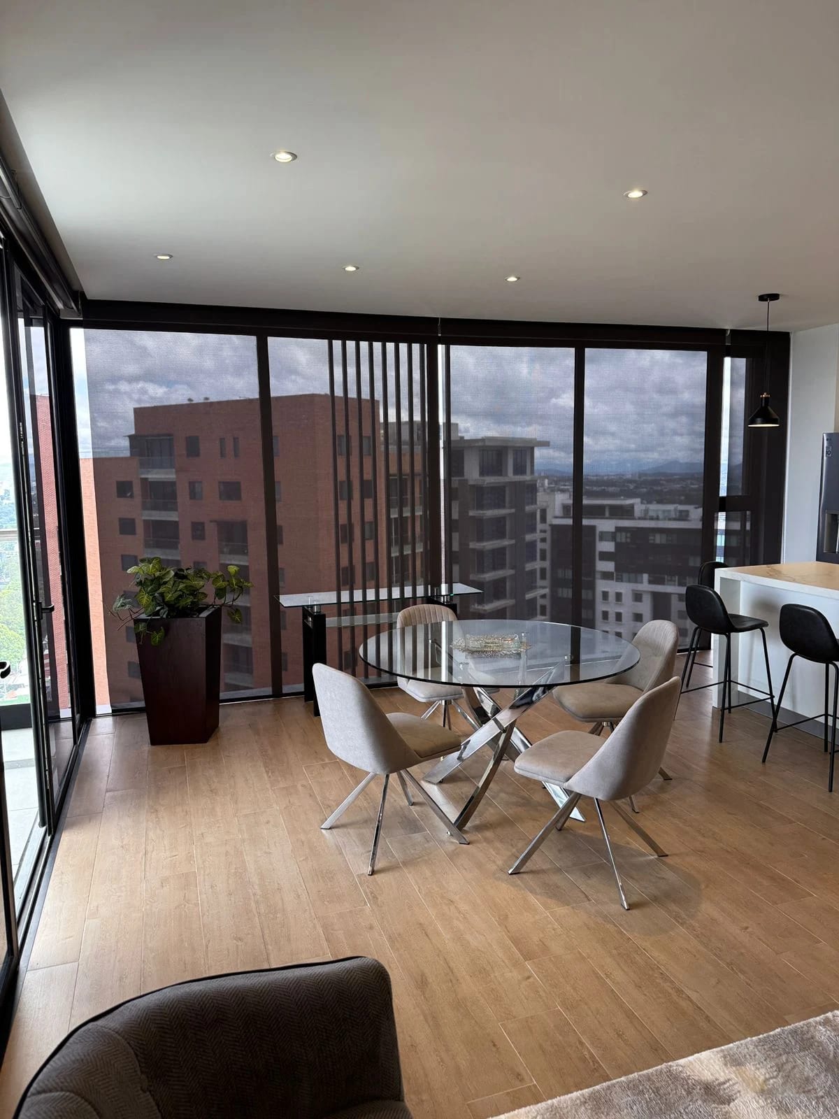 Apartamento de lujo en zona 15 — Apartamento en Alquiler en Zona 15, Guatemala, Ciudad — foto 4 de 14