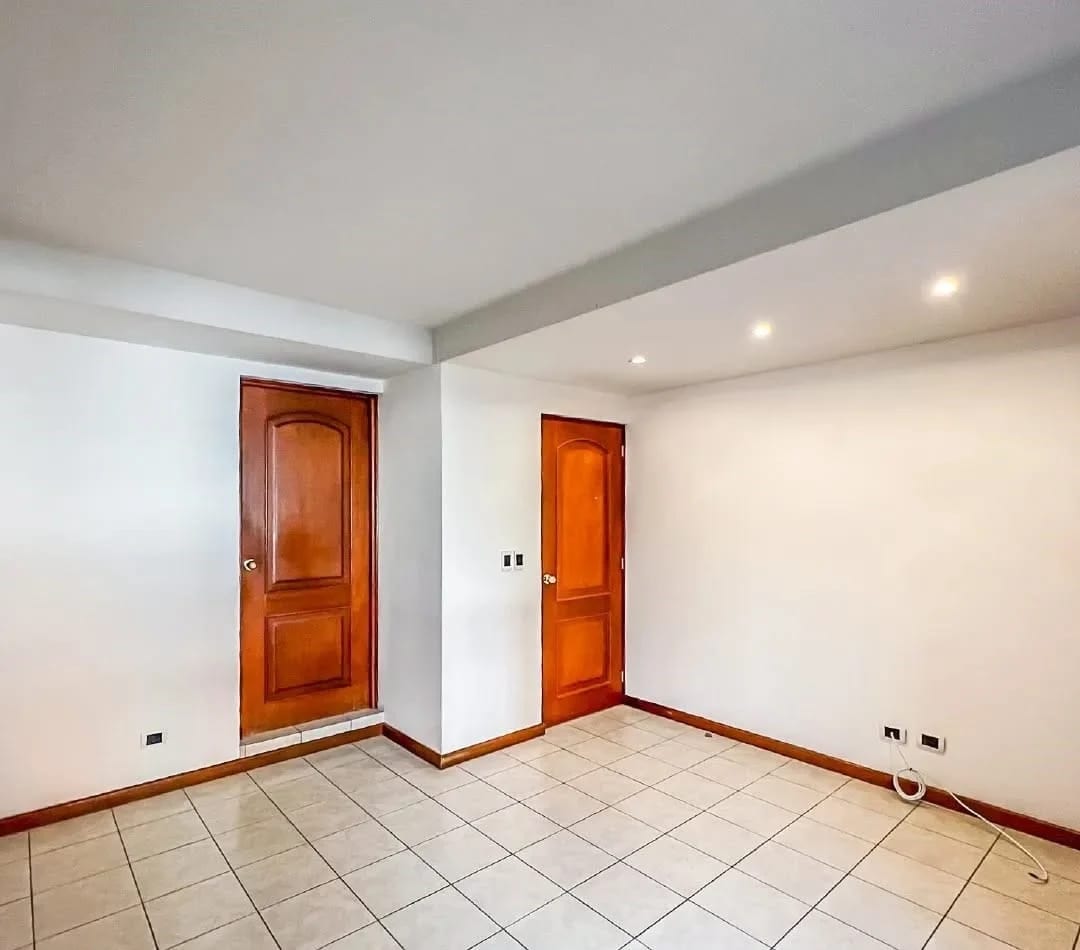 Apartamento espacioso en zona 14 — Apartamento en Alquiler en Zona 14, Guatemala, Ciudad — foto 4 de 6