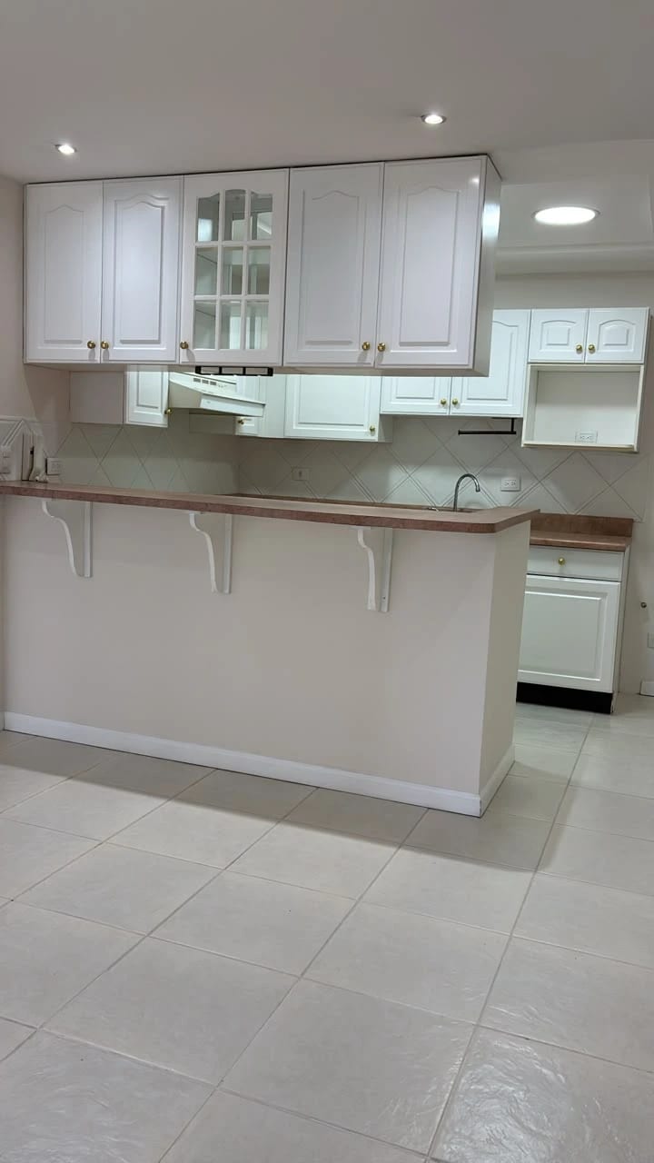 Apartamento en zona 10 — Apartamento en Alquiler en Zona 10, Guatemala, Ciudad — foto 2 de 10