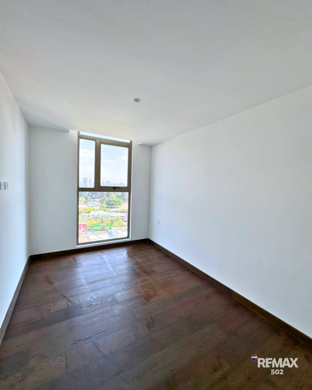 Apartamento en Zona 10 — Apartamento en Alquiler en Atarah, Zona 10, Guatemala, Ciudad — foto 4 de 7