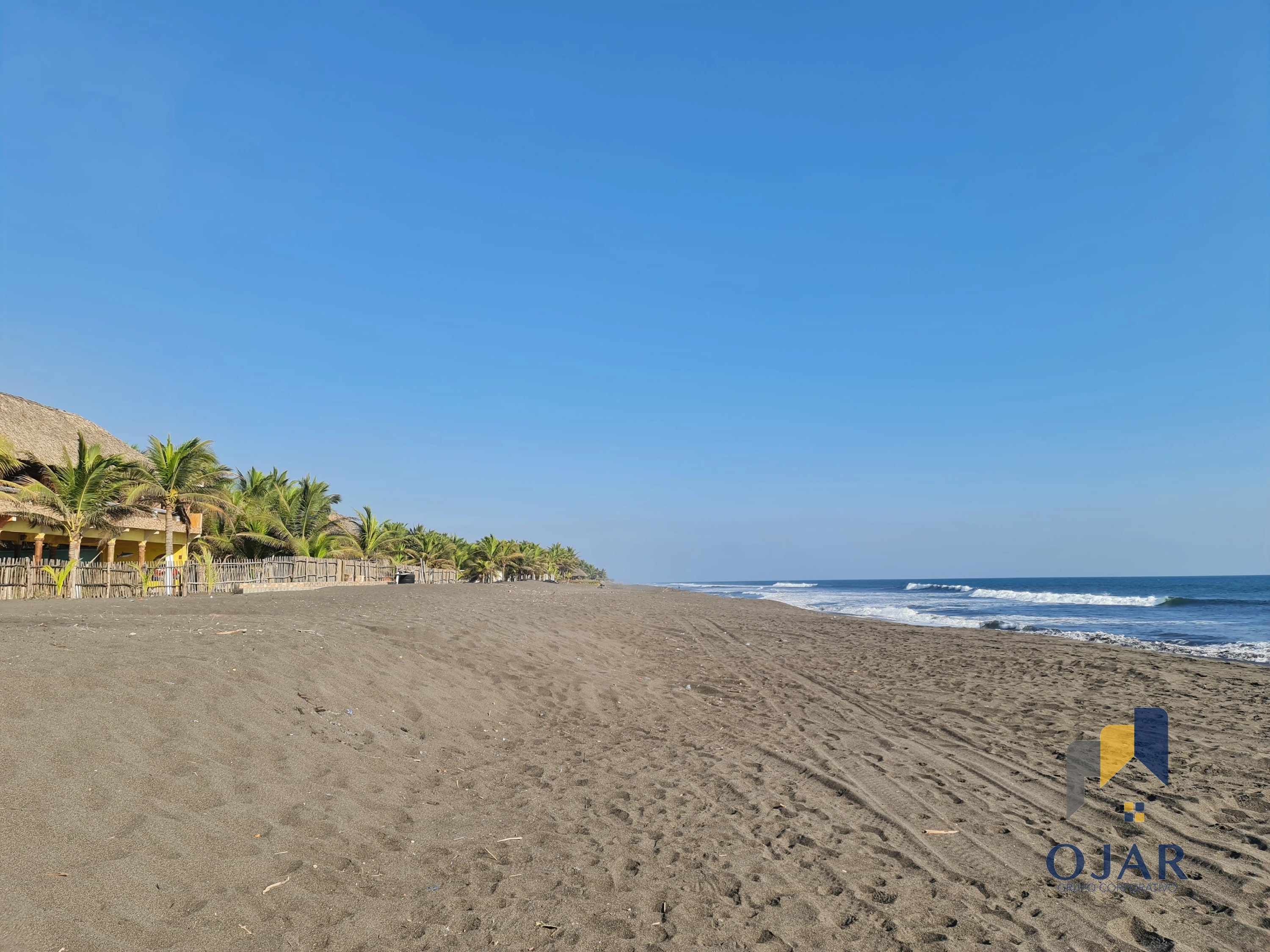 CASA FRENTE A LA PLAYA EN VENTA EN SIPACATE ESCUINTLA / AMUEBLADA — Casa vacacional en Venta en Sipacate, Escuintla — foto 5 de 13
