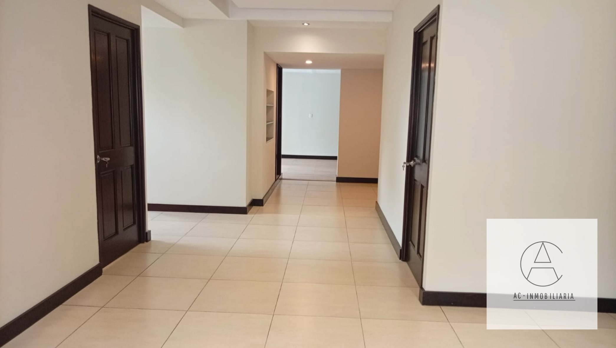 Oficina en renta en Zona 14. — Oficina en Alquiler en Cobella, Zona 14, Guatemala, Ciudad — foto 1 de 10