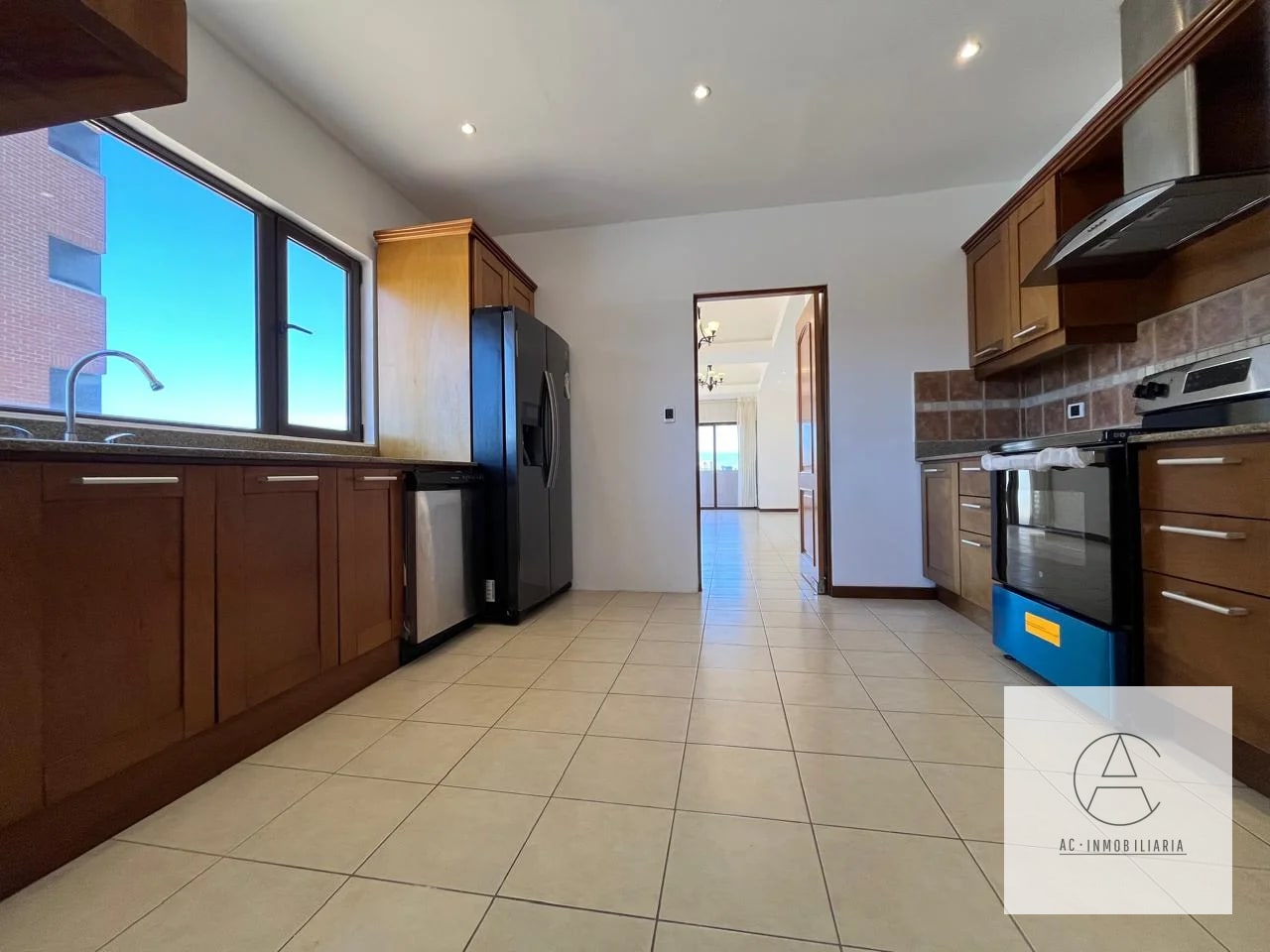Apartamento en Renta, Edificio Robledal zona 15 — Apartamento en Alquiler en El Robledal, Zona 15, Guatemala, Ciudad — foto 1 de 10