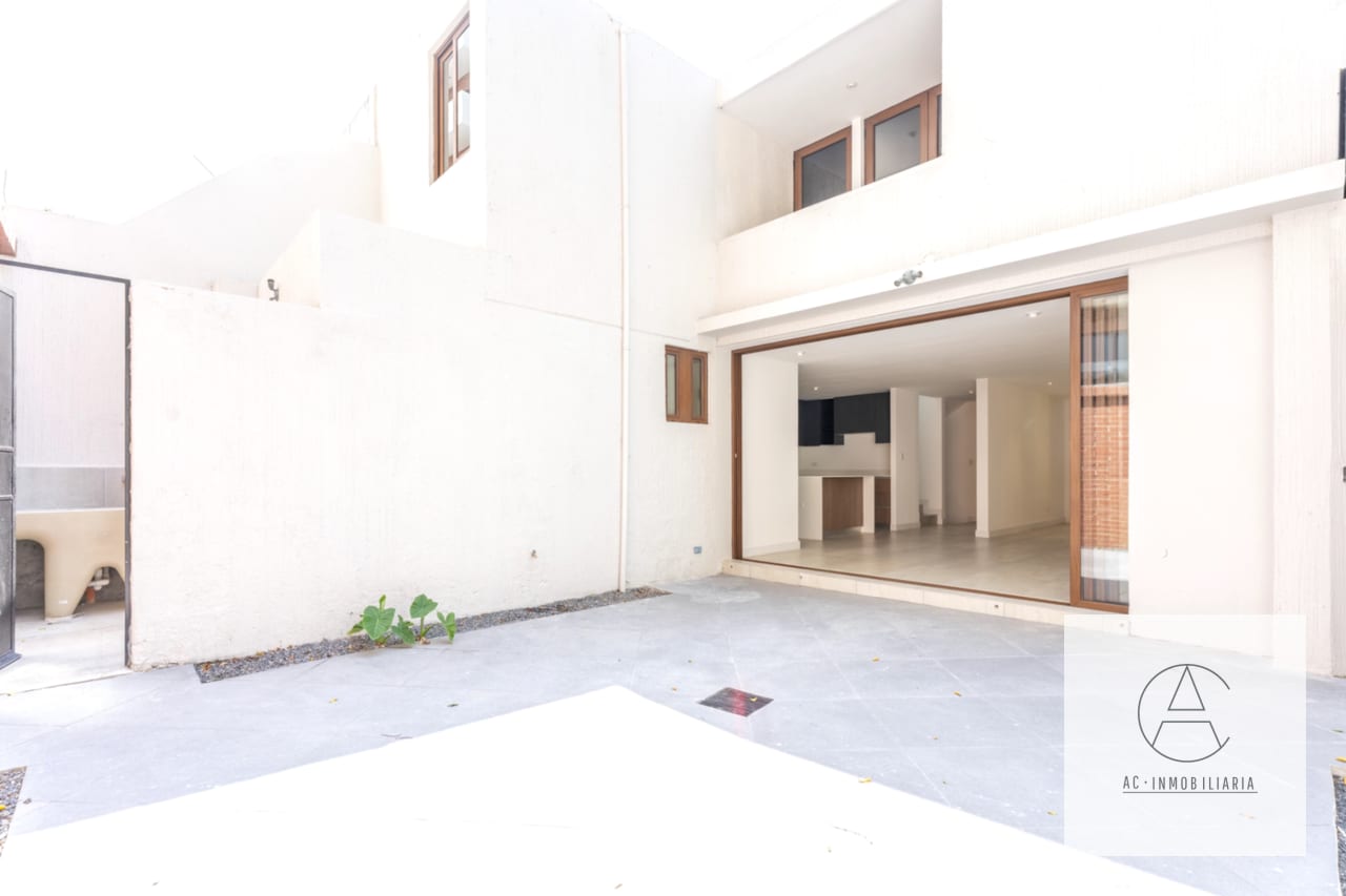 Casa en venta completamente remodelada. Condominio Los Cipreses — Casa en Venta en Zona 10, Guatemala, Ciudad — foto 1 de 17