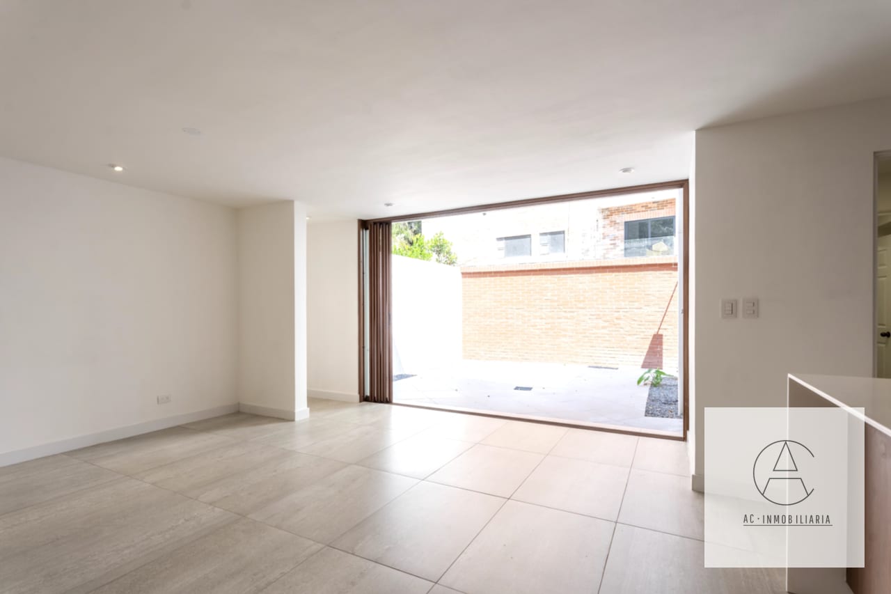 Casa en venta completamente remodelada. Condominio Los Cipreses — Casa en Venta en Zona 10, Guatemala, Ciudad — foto 5 de 17