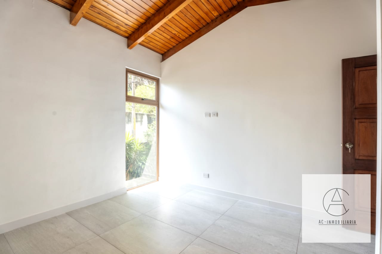 Casa en venta completamente remodelada. Condominio Los Cipreses — Casa en Venta en Zona 10, Guatemala, Ciudad — foto 6 de 17