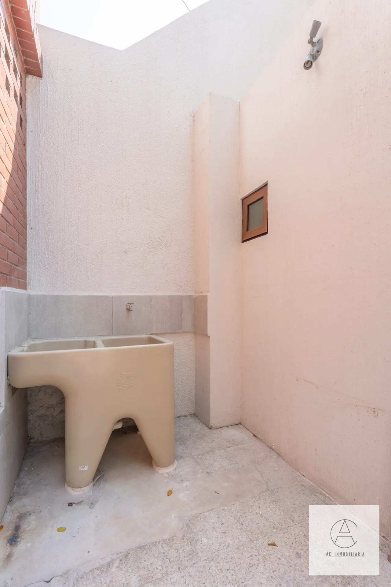 Casa completamente remodelada en Venta. Los Cipreses zona 10 — Casa en Venta en Zona 10, Guatemala, Ciudad — foto 6 de 17