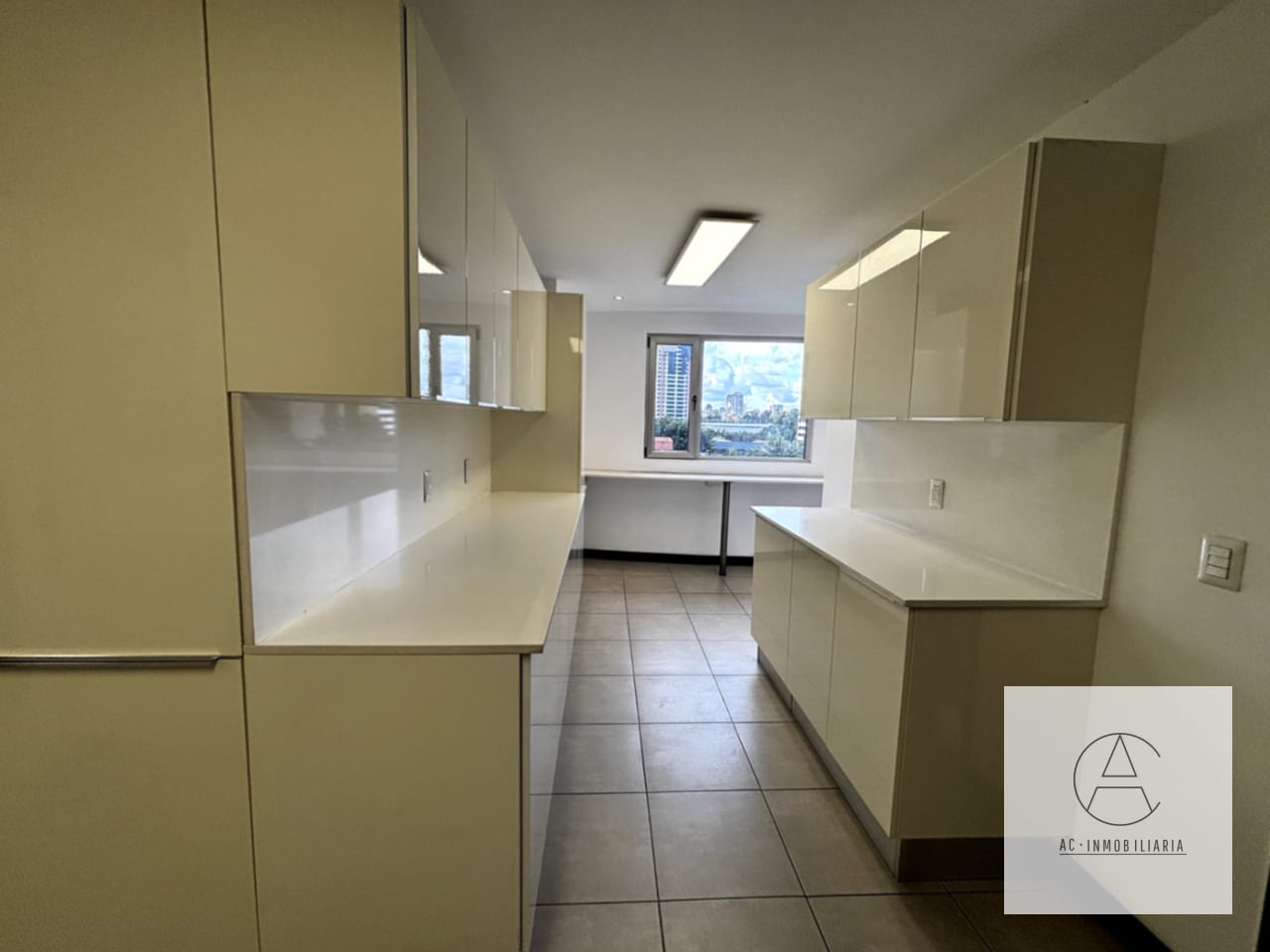 Apartamento amplio en Attica 2 — Apartamento en Alquiler en Attica II, Zona 14, Guatemala, Ciudad — foto 3 de 15