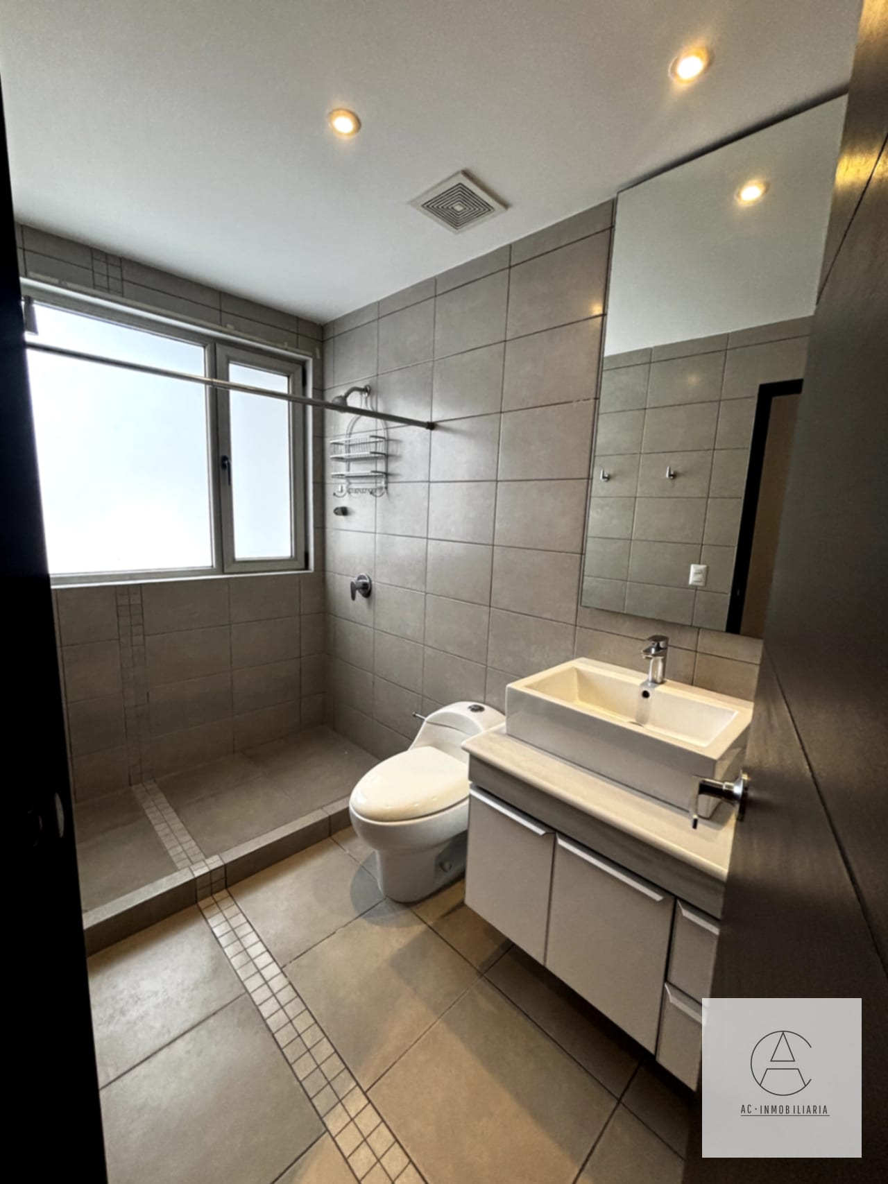 Apartamento amplio en Attica 2 — Apartamento en Alquiler en Attica II, Zona 14, Guatemala, Ciudad — foto 11 de 15
