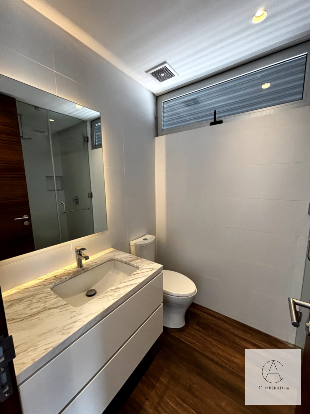 Apartamento en renta en AVIA, zona 10 — Apartamento en Alquiler en Avia, Zona 10, Guatemala, Ciudad — foto 9 de 15