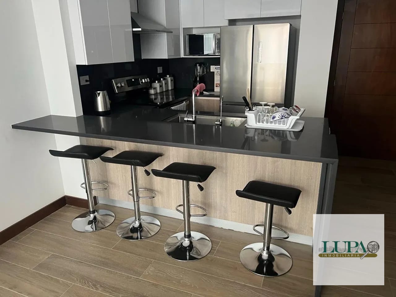 SE RENTA APARTAMENTO AMUEBLADO Y EQUIPADO EN EDIFICIO RESERVA DIEZ ZONA 10 — Apartamento en Alquiler en Reforma 10 (Reforma Business Center), Zona 10, Guatemala, Ciudad — foto 6 de 10