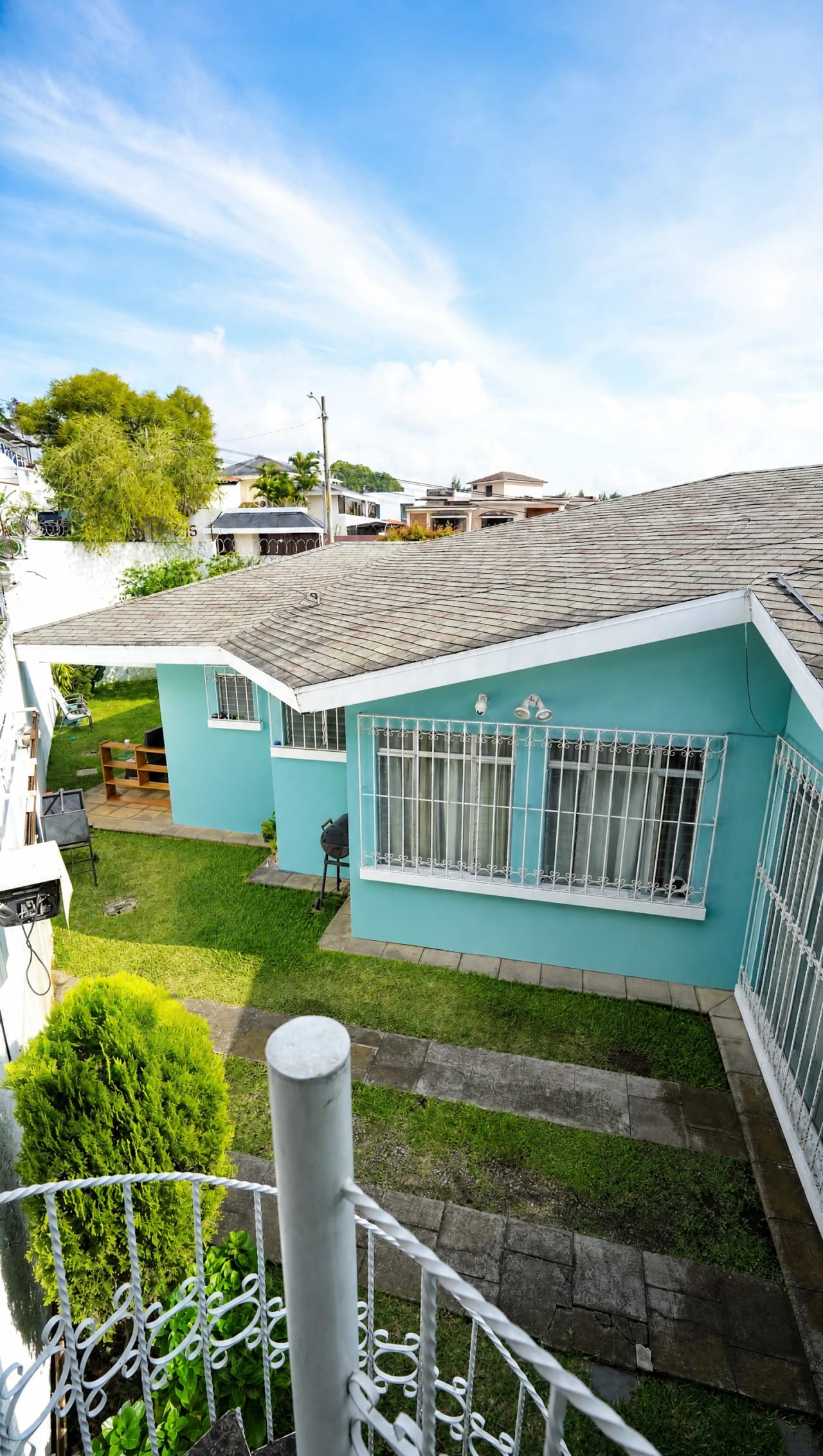 Fachada — 🏠 Casa en Venta | Balcones de San Cristóbal, Zona 8 de Mixco — Casa en Venta en Zona 8 Mixco, Guatemala, Ciudad — foto 4 de 8