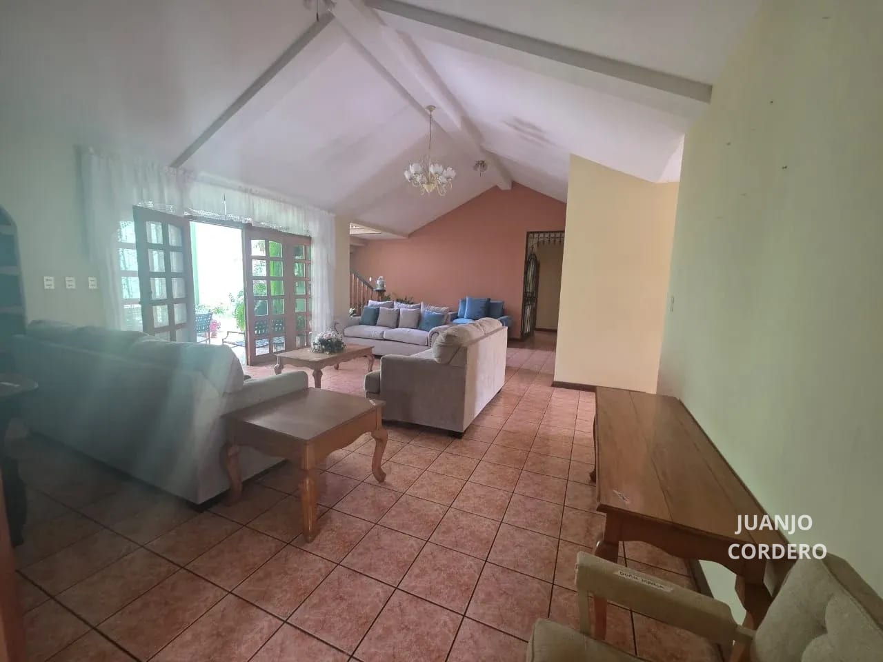 ¡Amplia Casa en Venta con 2 Apartamentos Independientes! Condominio La Arboleda, San Cristóbal — Casa en Venta en Zona 8 Mixco, Guatemala, Ciudad — foto 4 de 12
