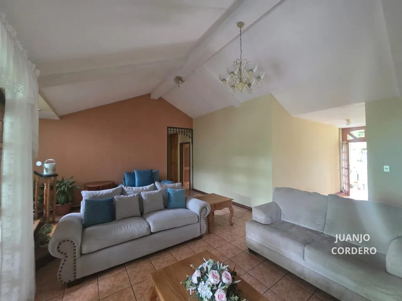 ¡Amplia Casa en Venta con 2 Apartamentos Independientes! Condominio La Arboleda, San Cristóbal — Casa en Venta en Zona 8 Mixco, Guatemala, Ciudad — foto 6 de 12