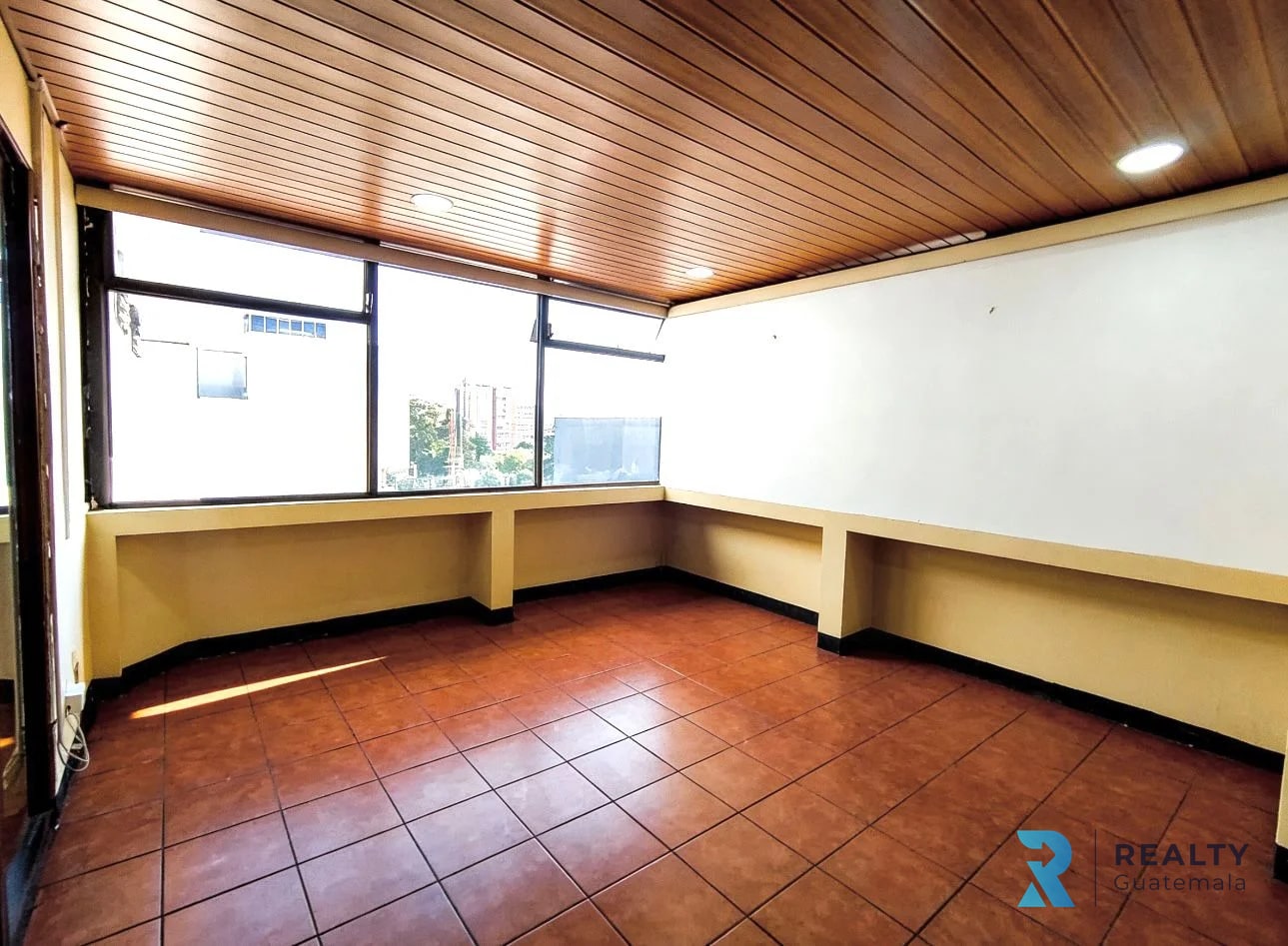 VENDO Oficina Reforma Montúfar, zona 10 - 2