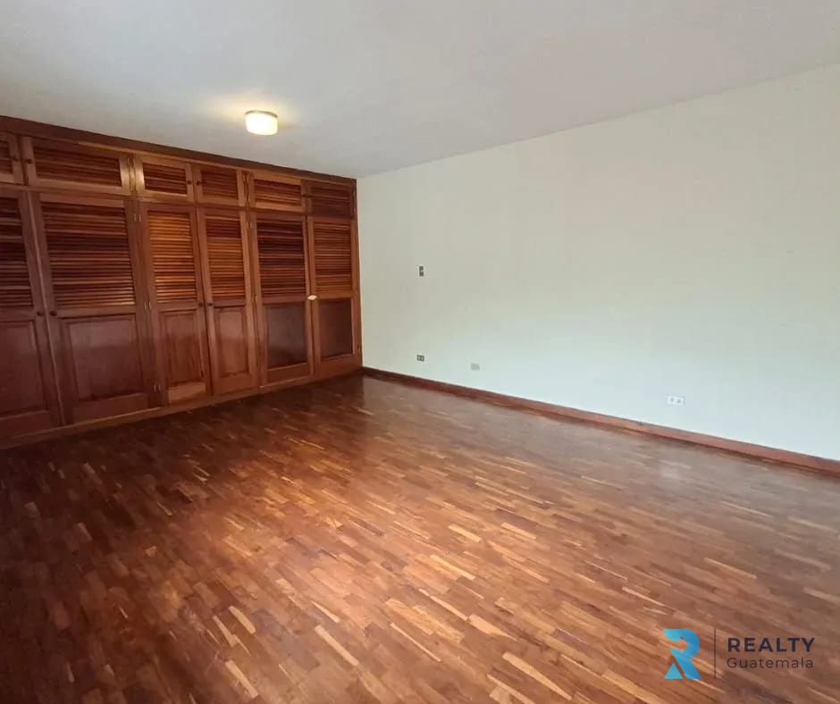 RENTO Casa Zona 4 — Casa en Alquiler en Zona 4, Guatemala, Ciudad — foto 9 de 17