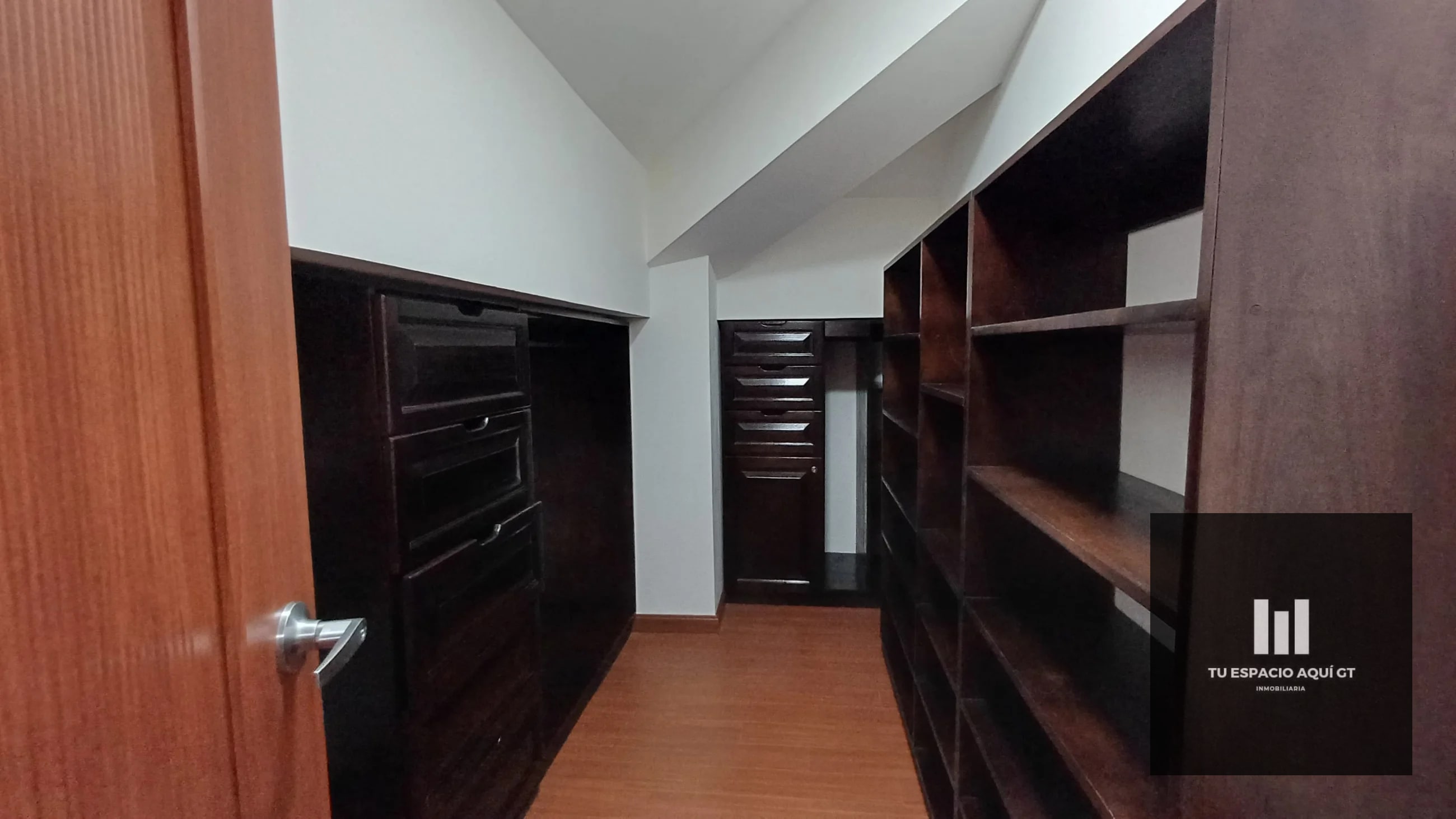 Apartamento Tipo Penthouse En Venta En Jardines De Floresta, Zona 7 — Apartamento en Venta en Jardines de la Floresta, Zona 7, Guatemala, Ciudad — foto 7 de 13