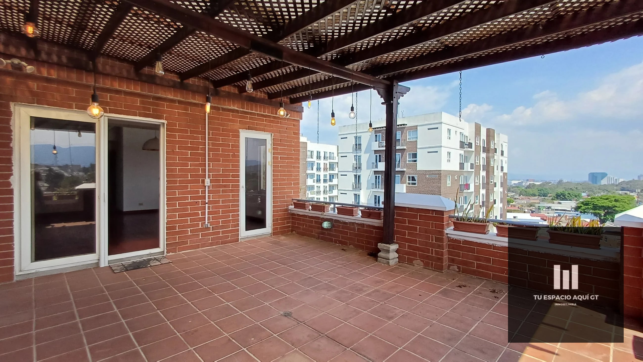 Apartamento Tipo Penthouse En Venta En Jardines De Floresta, Zona 7 — Apartamento en Venta en Jardines de la Floresta, Zona 7, Guatemala, Ciudad — foto 10 de 13