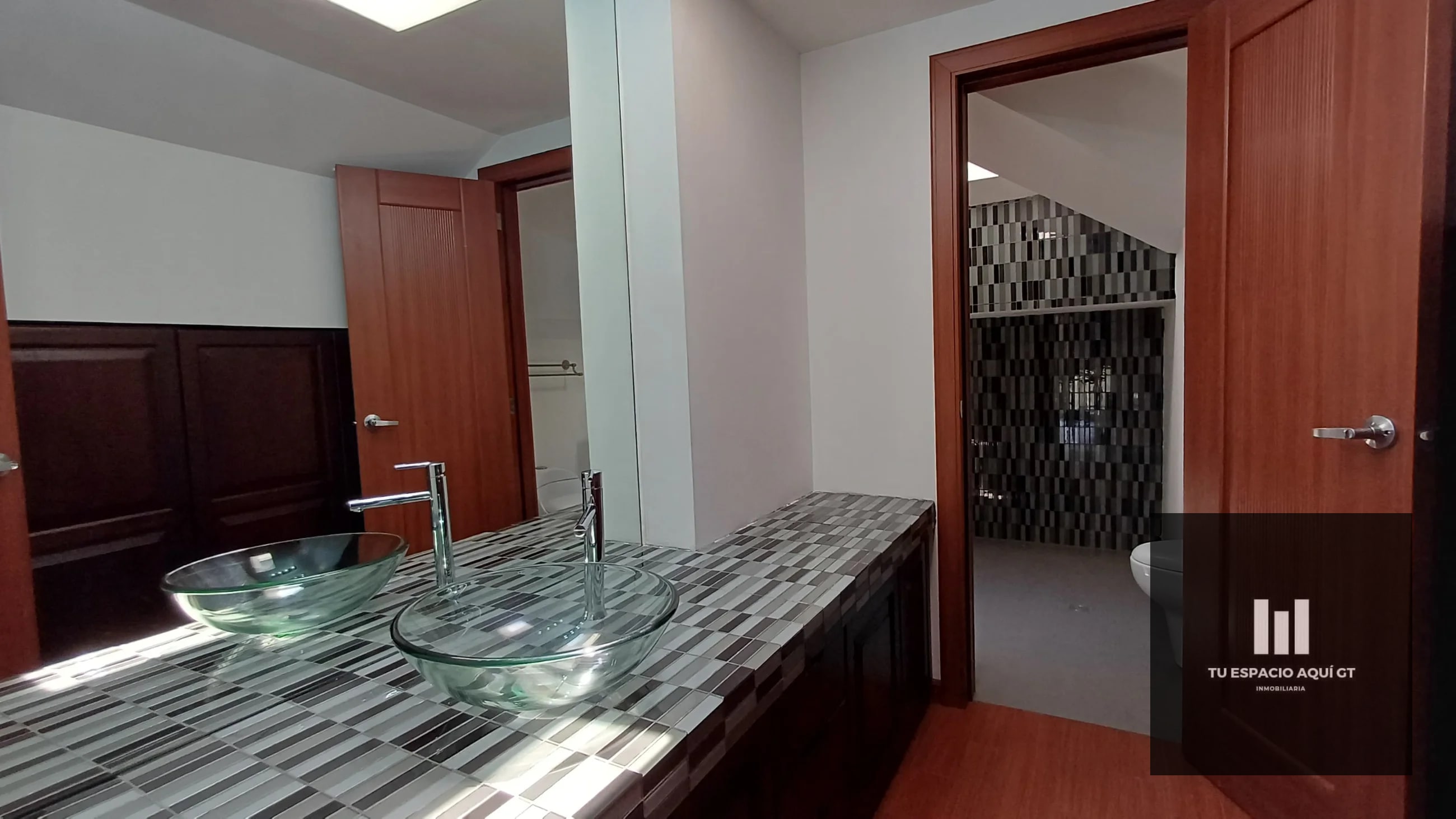 Apartamento Tipo Penthouse En Venta En Jardines De Floresta, Zona 7 — Apartamento en Venta en Jardines de la Floresta, Zona 7, Guatemala, Ciudad — foto 12 de 13