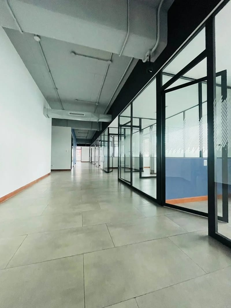 Oficinas en alquiler en zona 09 sobre Av. Reforma tabicadas 534 mt2. — Oficina en Alquiler en Zona 9, Guatemala, Ciudad — foto 2 de 11