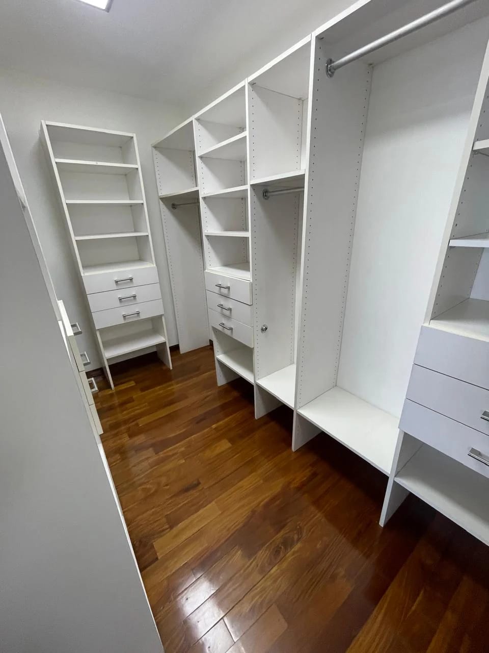 Alquiler de apartamento en Zona 14 Villa Fontana amplio y exclusivo con 400 Mt2. — Apartamento en Alquiler en Villa Fontana, Zona 14, Guatemala, Ciudad — foto 5 de 11