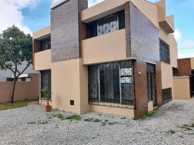 ALQUILO CASA EN ZONA 13 SOBRE AVENIDA HINCAPIE — Casa en Alquiler en Zona 13, Guatemala, Ciudad — foto 1 de 9