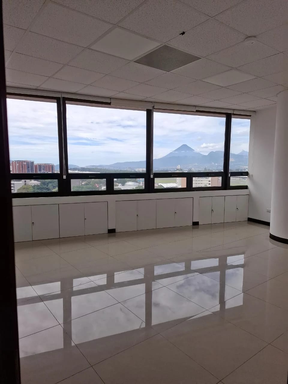 Alquiler de oficina en zona 13 Americas 10 con 279 Mt2. tabicada — Oficina en Alquiler en Américas 10, Zona 13, Guatemala, Ciudad — foto 3 de 11