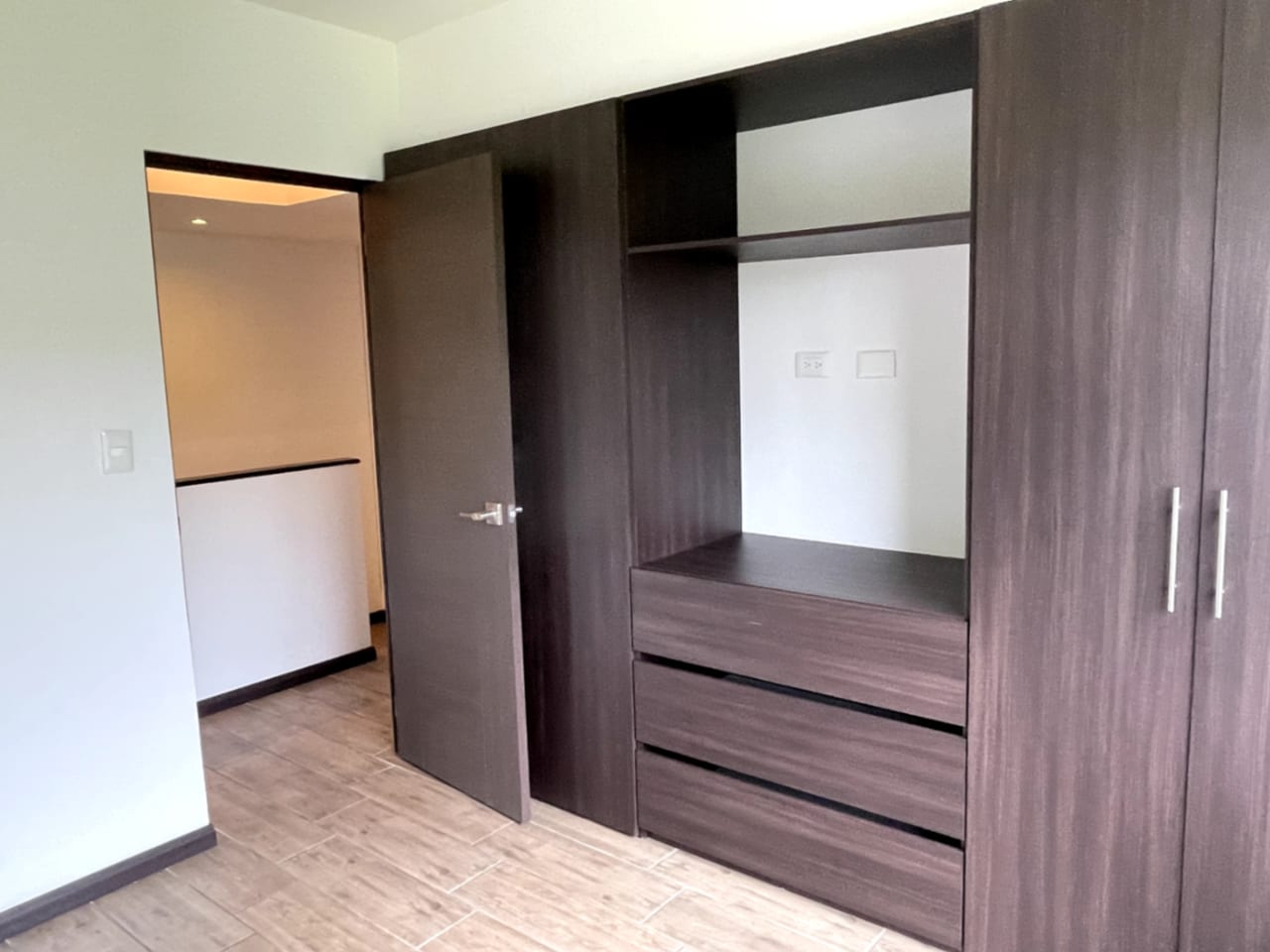 RENTO PRECIOSA VILLA EN ALEGRIA CONDADO NARANJO — Apartamento en Alquiler en Condado Naranjo, Zona 4 Mixco, Guatemala, Ciudad — foto 15 de 16