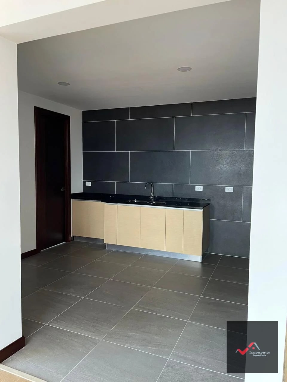 APARTAMENTO EN VENTA EDIFICIO VHISTA ZONA 15 — Apartamento en Venta en Vista Hermosa II, Zona 15, Guatemala, Ciudad — foto 2 de 17