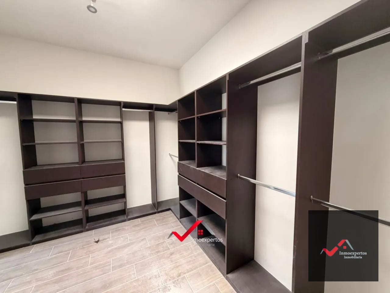 Casa en Venta | San Cristóbal, Zona 8 de Mixco – Sector B2 — Casa en Venta en Vista al Valle, Zona 8 Mixco, Guatemala, Ciudad — foto 10 de 17
