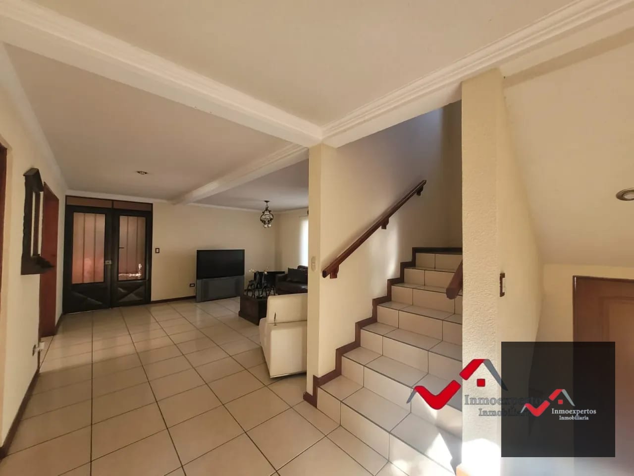 Casa en Venta | San Cristóbal, Zona 8 de Mixco — Casa en Venta en Zona 8 Mixco, Guatemala, Ciudad — foto 2 de 17