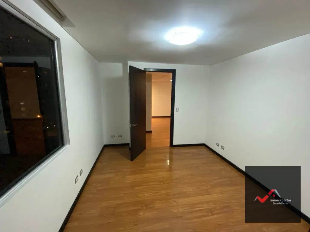 Apartamento en Renta Torre 14 Zona 14 — Apartamento en Alquiler en Zona 14, Guatemala, Ciudad — foto 2 de 13